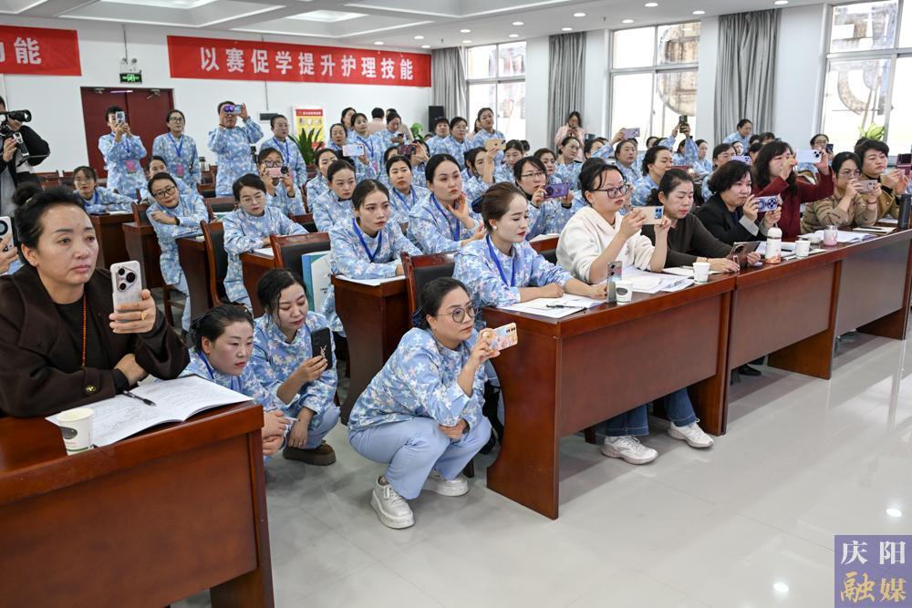 慶陽選手在全省孤殘兒童護(hù)理員職業(yè)技能大賽中斬獲佳績