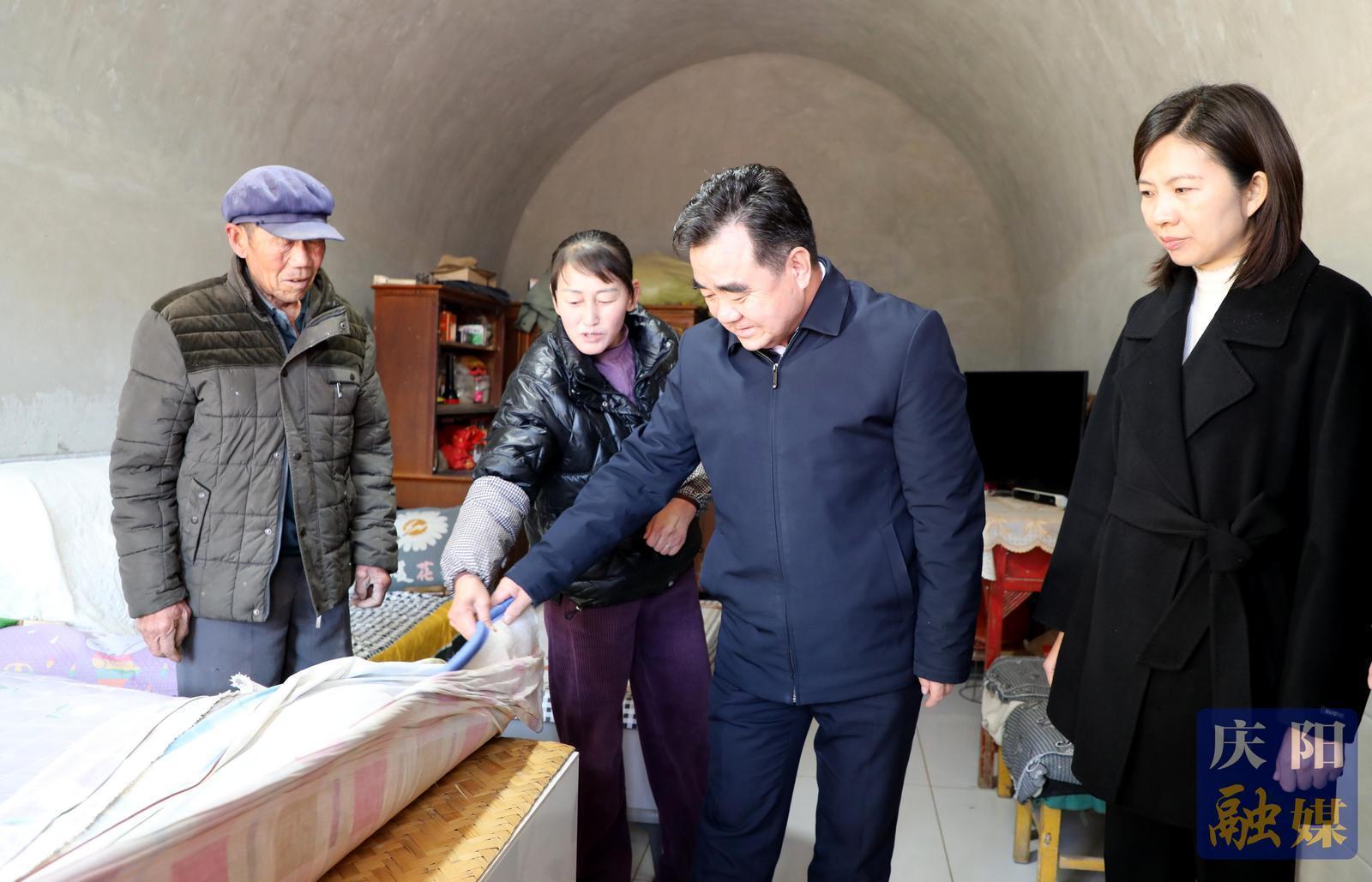 黃澤元在華池縣調(diào)研時強(qiáng)調(diào) 全力以赴完成全年目標(biāo)任務(wù) 為高質(zhì)量發(fā)展注入強(qiáng)勁動能