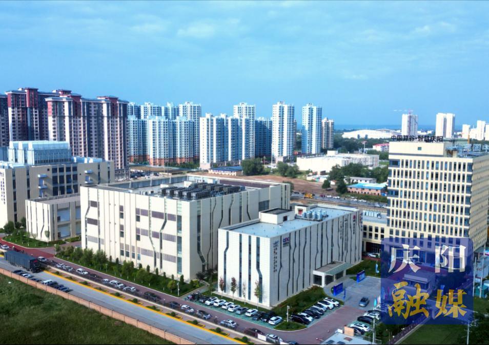 【喜迎2025中國(guó)算谷數(shù)字產(chǎn)業(yè)發(fā)展大會(huì)】黃土塬上起“云帆”四載深耕鑄就“東數(shù)西算”西部樣板