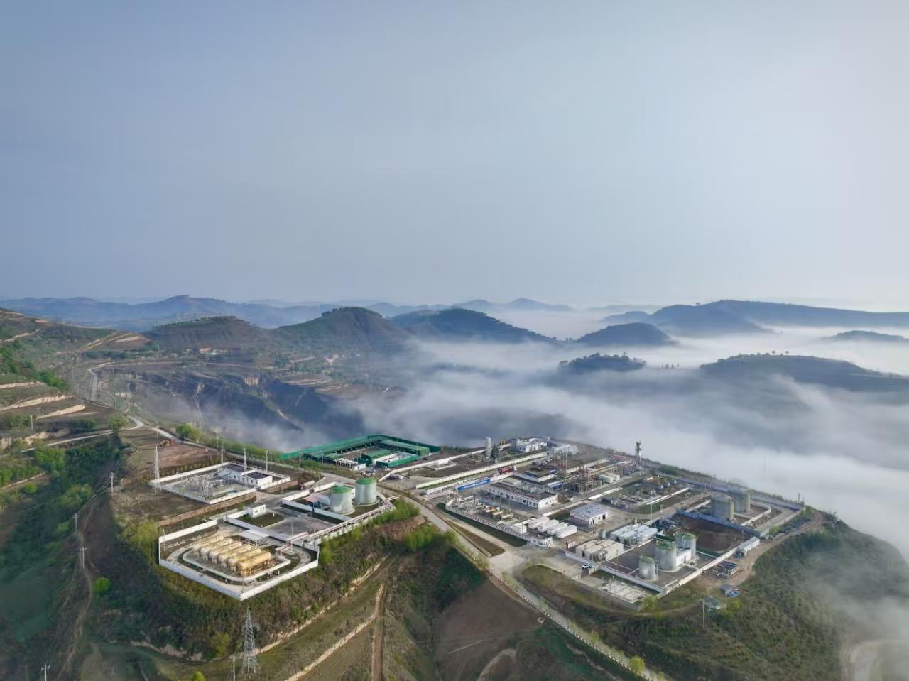 慶陽(yáng)市融媒體中心全媒體采訪(fǎng)組走進(jìn)長(zhǎng)慶油田采油二廠(chǎng)