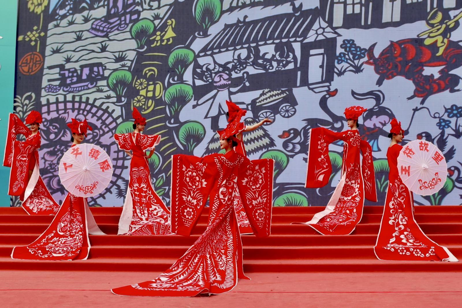 【鑄牢中華民族共同體意識】 常燕：千年剪紙藝術(shù)助力民族團(tuán)結(jié)進(jìn)步