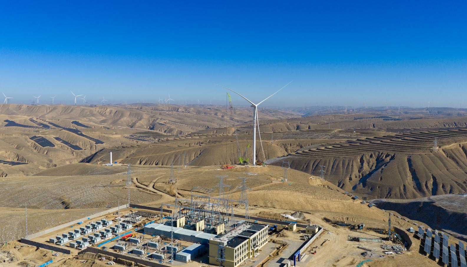 震撼！看長(zhǎng)107米，重40噸的風(fēng)機(jī)葉片如何在黃土高原挑戰(zhàn)“山路十八彎”