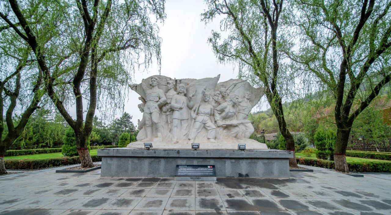 弘揚(yáng)南梁精神丨陜甘邊革命斗爭群雕