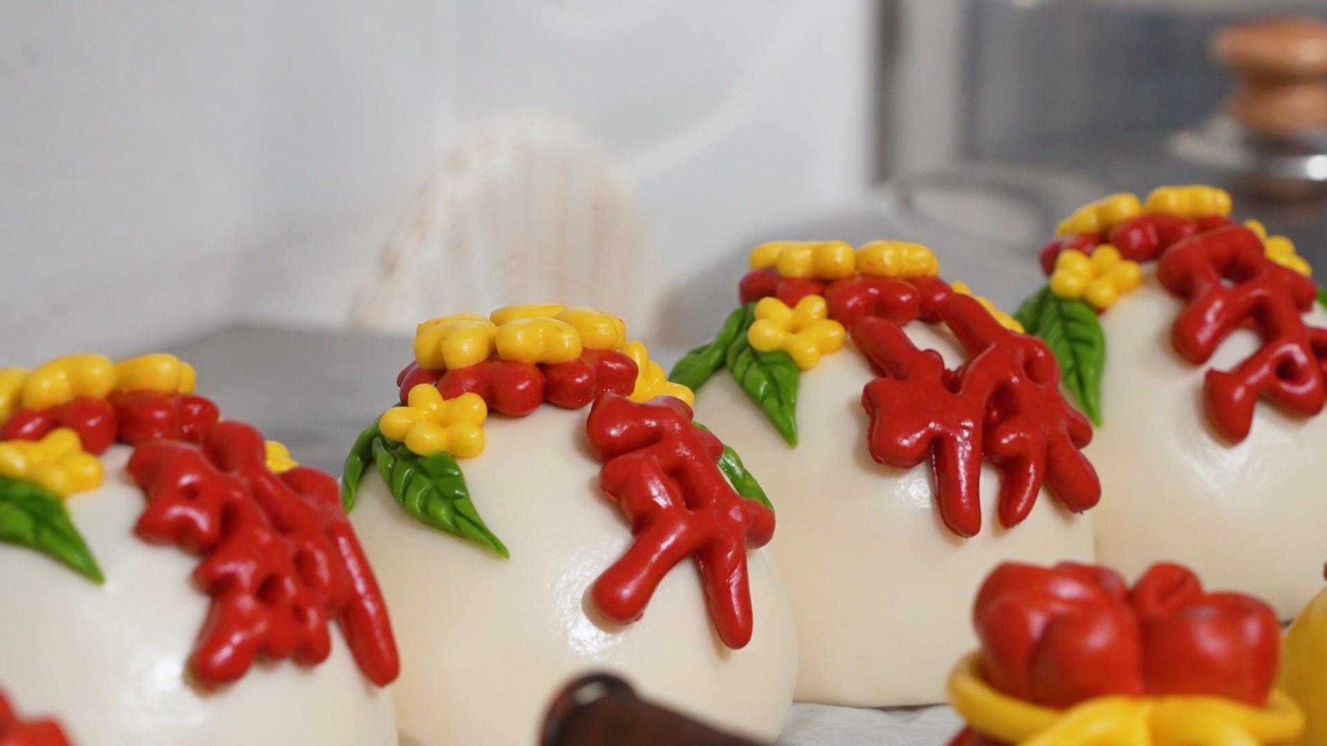 甘肅慶陽(yáng)：花饃香里年味濃 巧手蒸出好彩頭