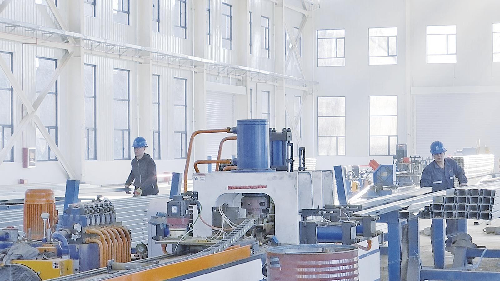 瑞豐達光伏支架制造項目投產(chǎn) 鎮(zhèn)原縣新能源裝備制造領(lǐng)域?qū)崿F(xiàn)“零”突破