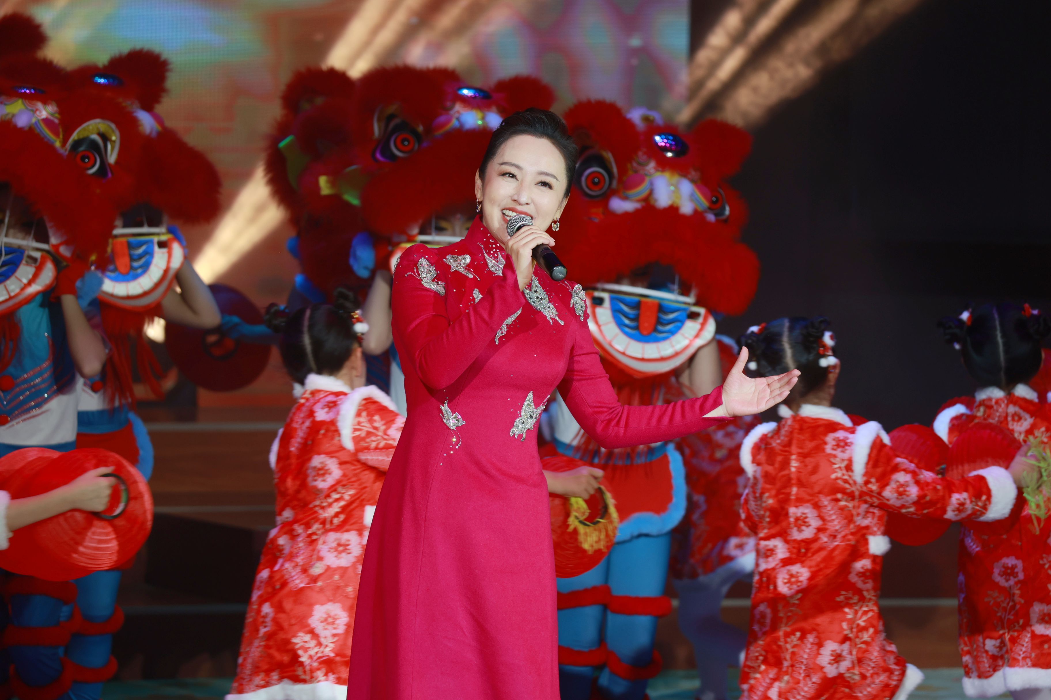 【攝影集】三：“瑞馬迎春下基層 情系南梁送歡樂(lè)”文藝演出在華池縣精彩上演