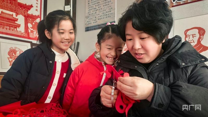 非遺傳承人李晶晶：讓剪紙技藝可參與、可創(chuàng)造、可分享