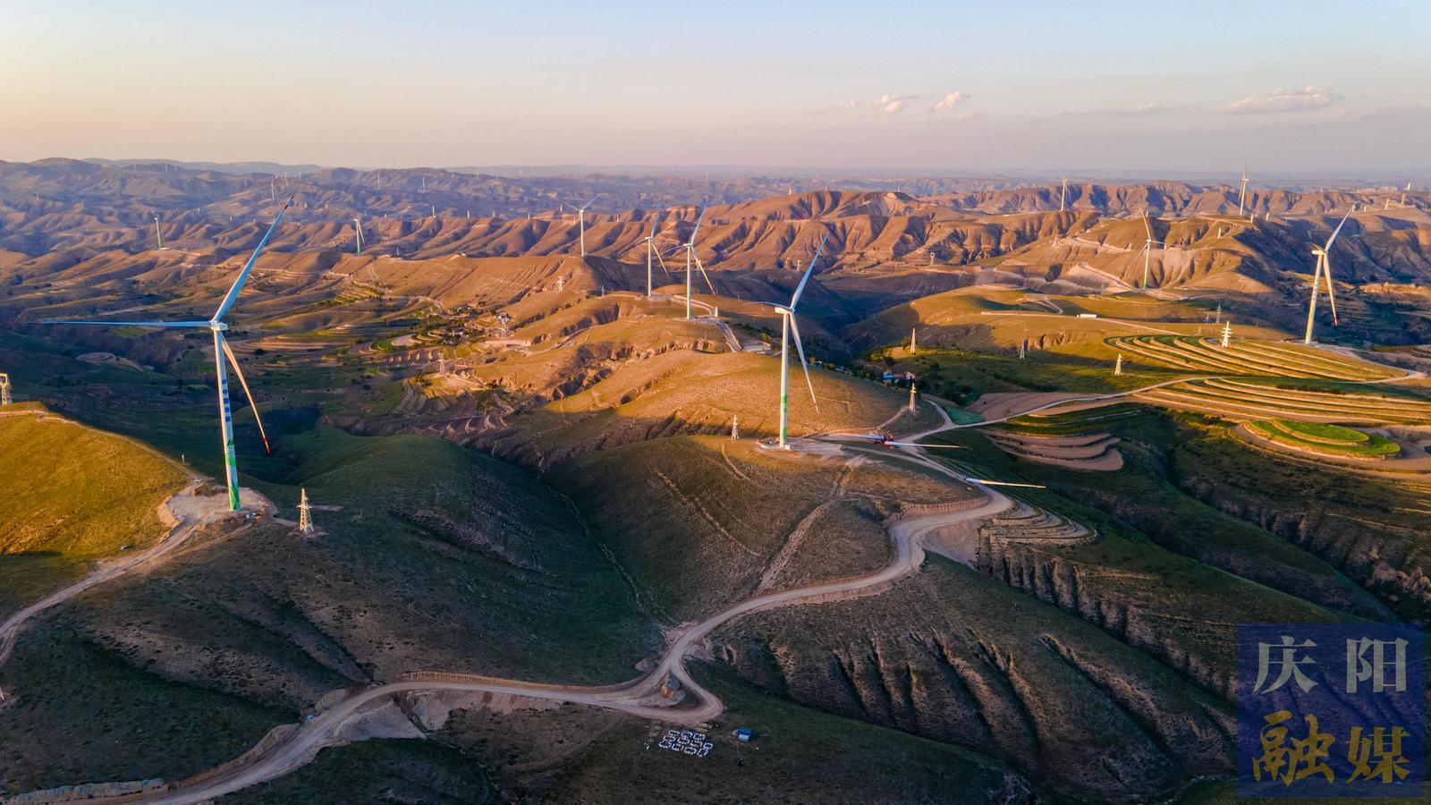 追風(fēng)逐日 綠電澎湃——慶陽(yáng)市高效推動(dòng)新能源綜合開(kāi)發(fā)