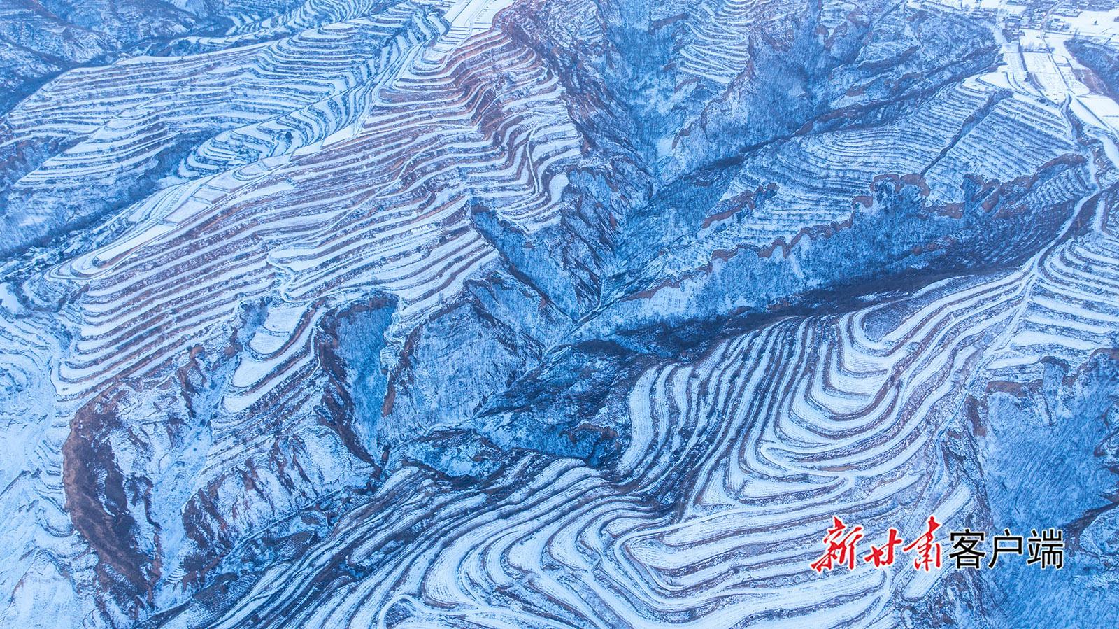 鎮(zhèn)原縣：雪染梯田 美若畫卷