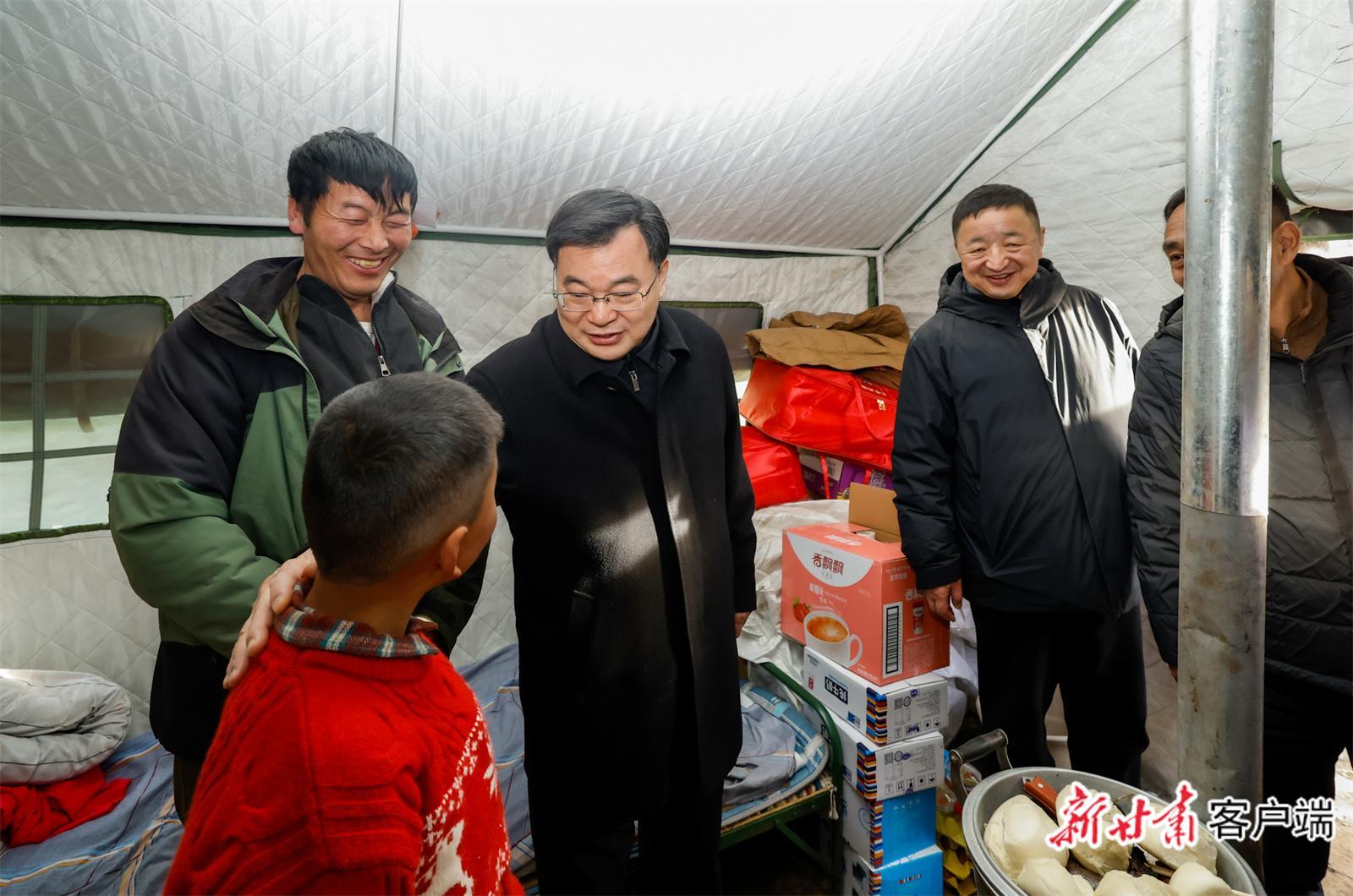 胡昌升在迭部縣調(diào)研指導(dǎo)抗震救災(zāi)工作時強調(diào)：有力有序有效做好各項工作 切實保障群眾生命財產(chǎn)安全