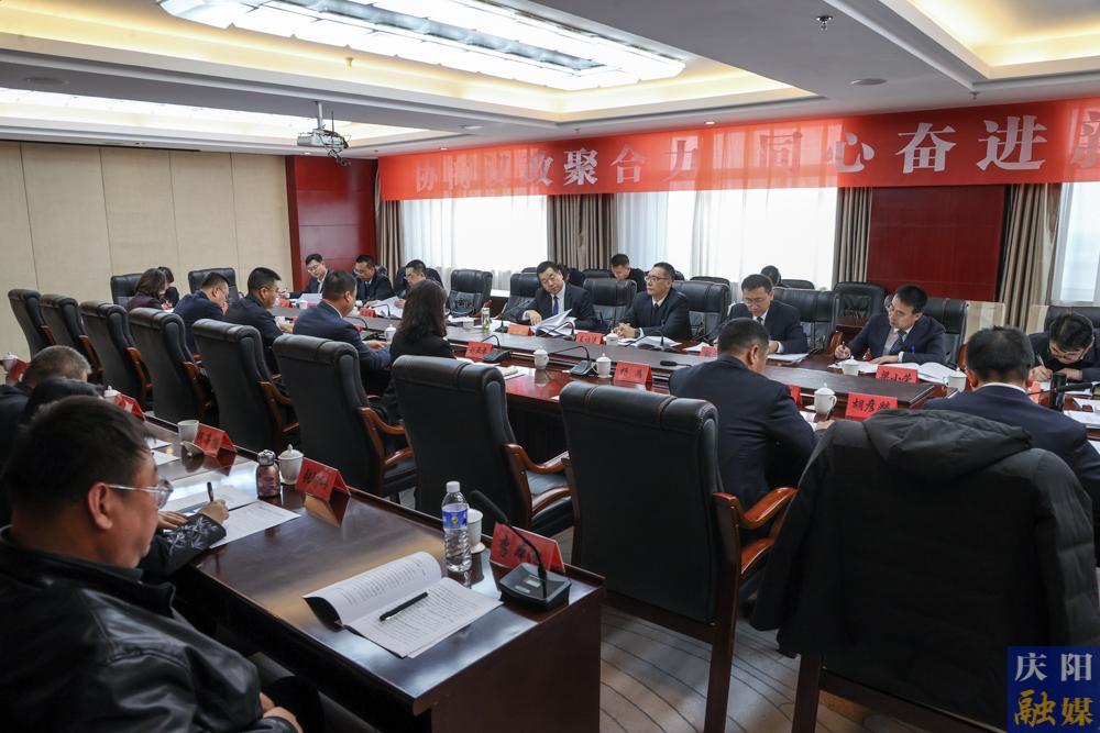 【圖說兩會】凝心聚力，共謀發(fā)展！慶陽市政協(xié)委員分組討論周繼軍講話和政協(xié)兩個報告