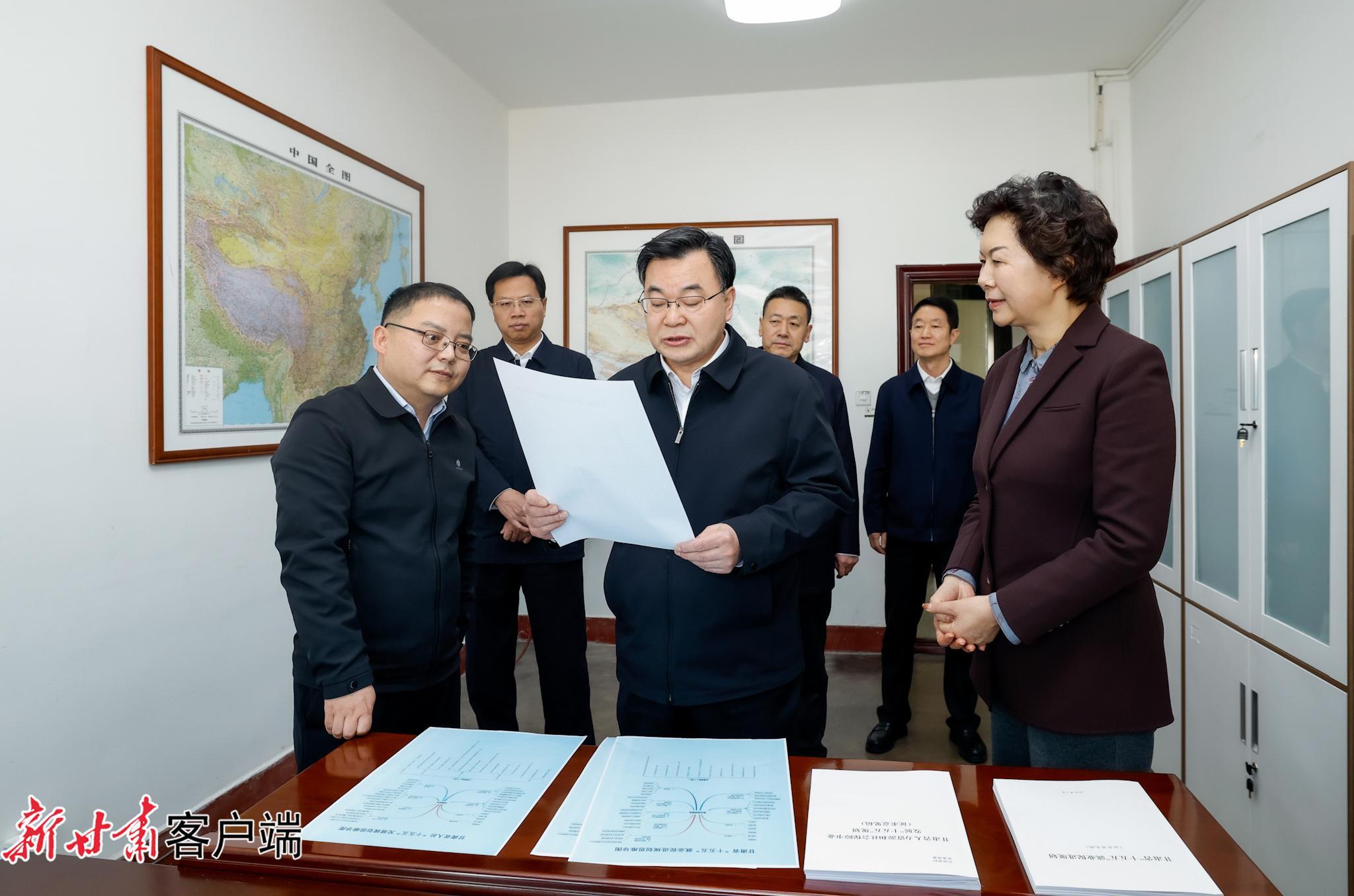 胡昌升在省人社廳省委軍民融合辦省應(yīng)急管理廳省政府國資委調(diào)研“十五五”規(guī)劃編制工作時(shí)強(qiáng)調(diào) 牢固樹立和踐行正確政績觀 確保規(guī)劃經(jīng)得起歷史實(shí)踐人民檢驗(yàn)