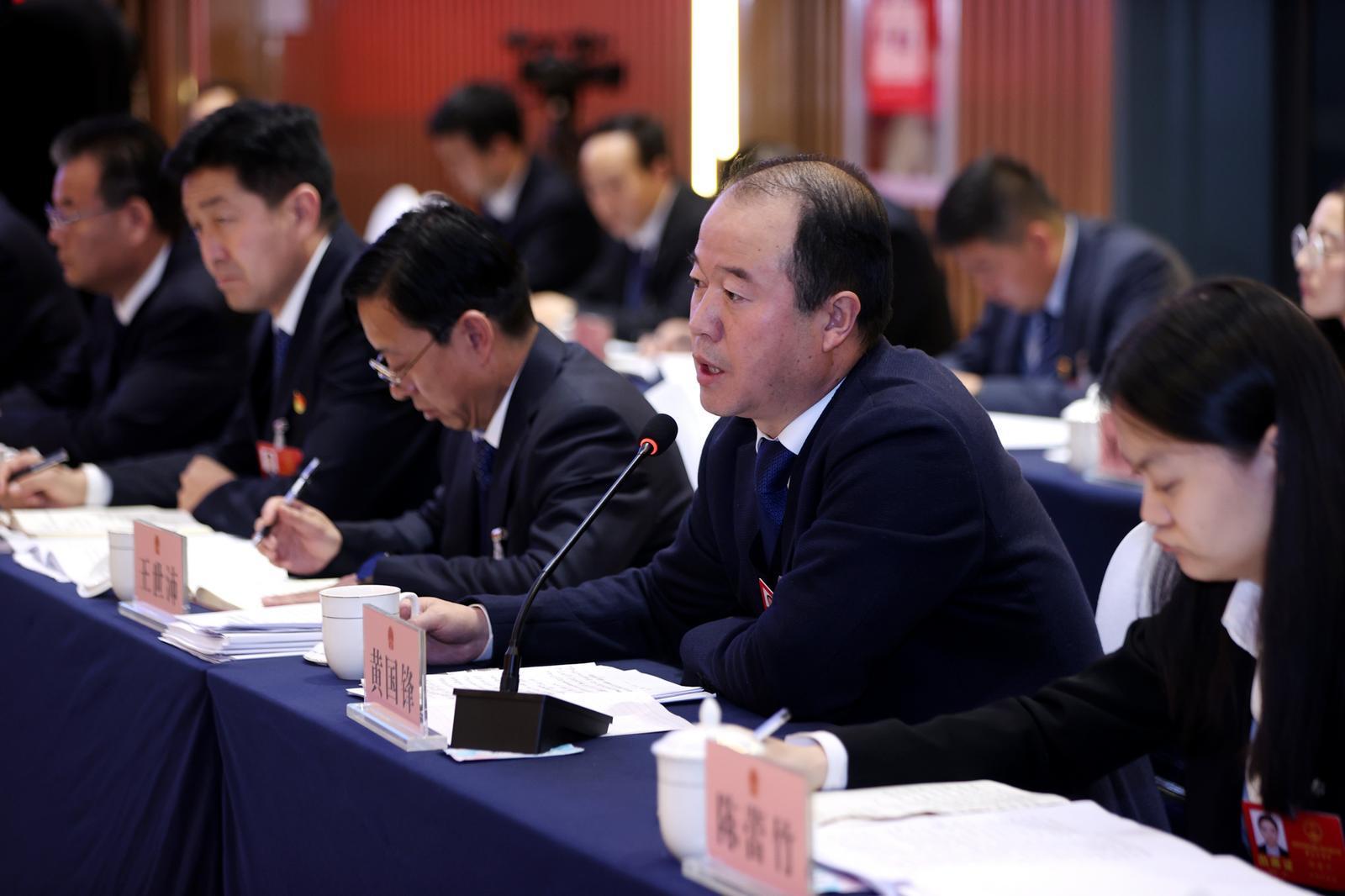 【圖說兩會】慶陽市人大代表分團審議政府工作報告
