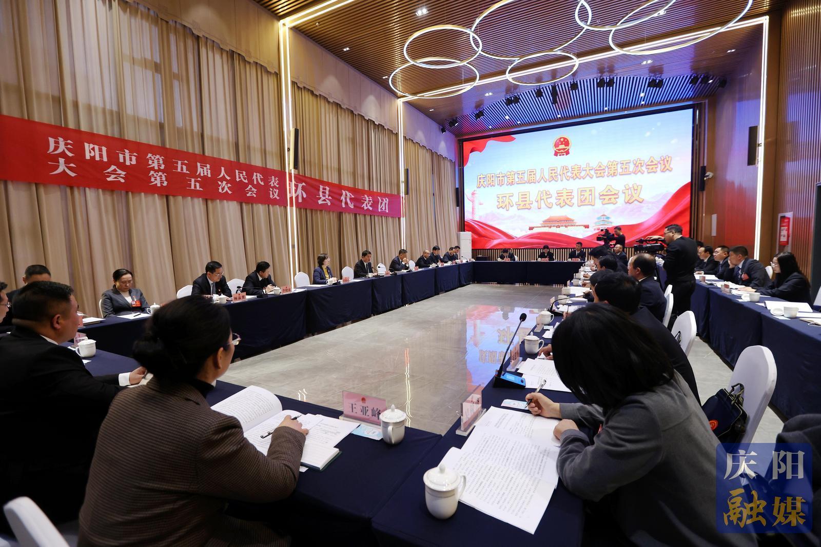 周繼軍在環(huán)縣代表團審議時強調(diào) 乘勢而上 奮勇爭先 加快建設(shè)現(xiàn)代化產(chǎn)業(yè)強縣經(jīng)濟強縣