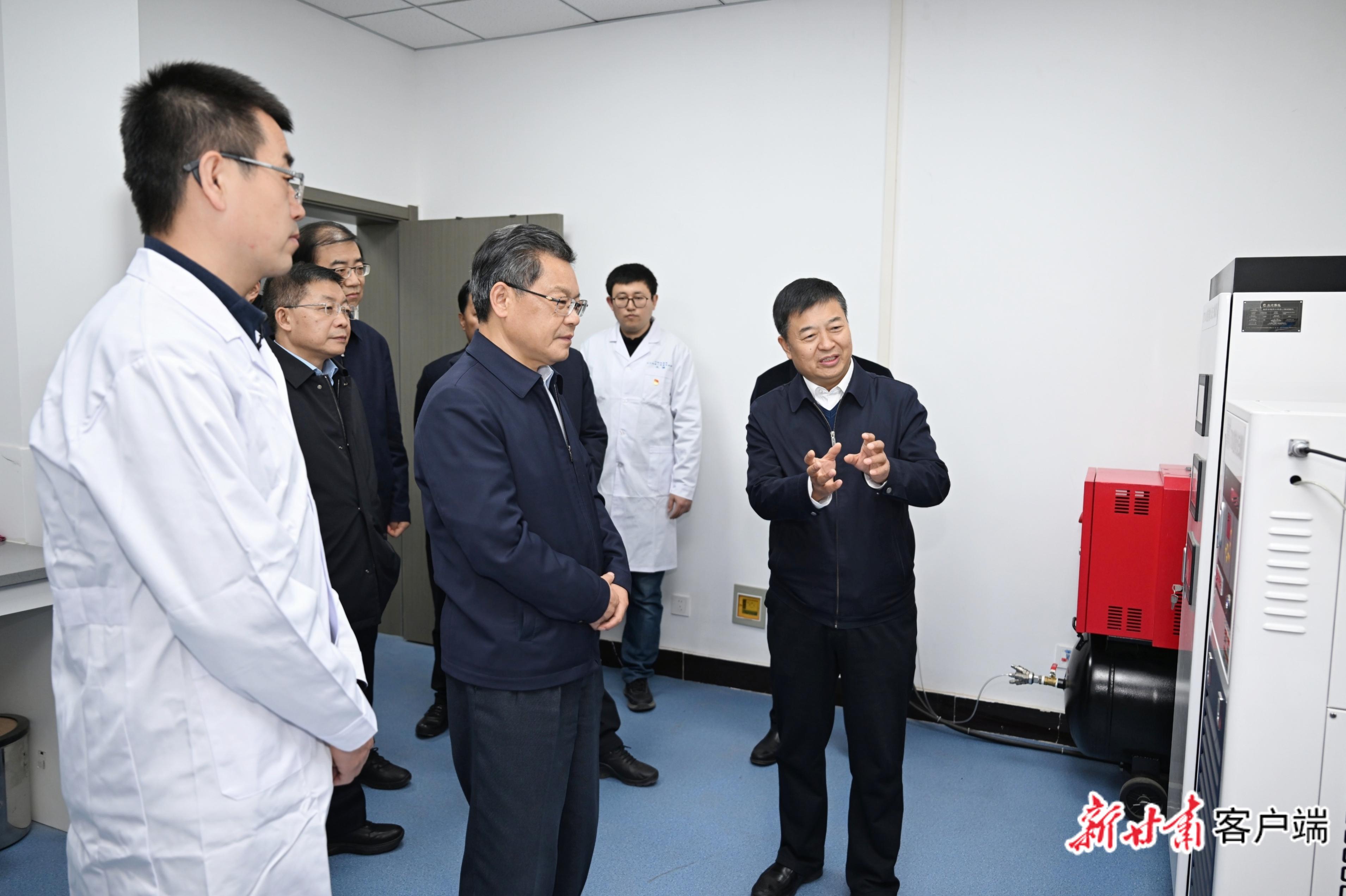 任振鶴在省地震局調(diào)研時強調(diào) 不斷增強地震監(jiān)測預(yù)警和安全保障能力 更好維護人民群眾生命財產(chǎn)安全和社會大局穩(wěn)定