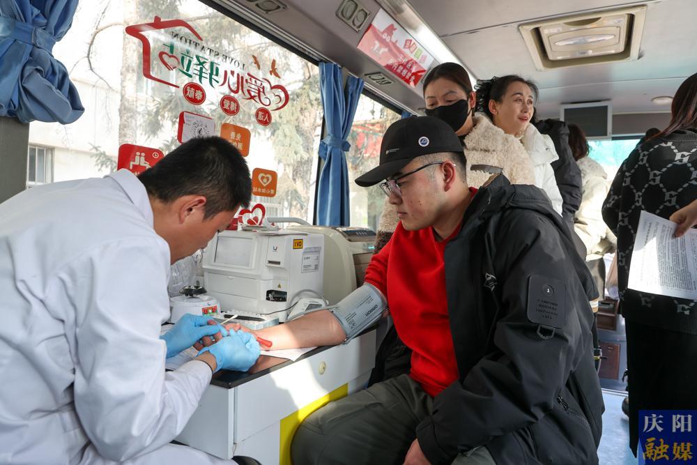 【攝影報道】慶陽市衛(wèi)健系統(tǒng)開展“熱血暖隴原 紅心護(hù)生命”無償獻(xiàn)血活動