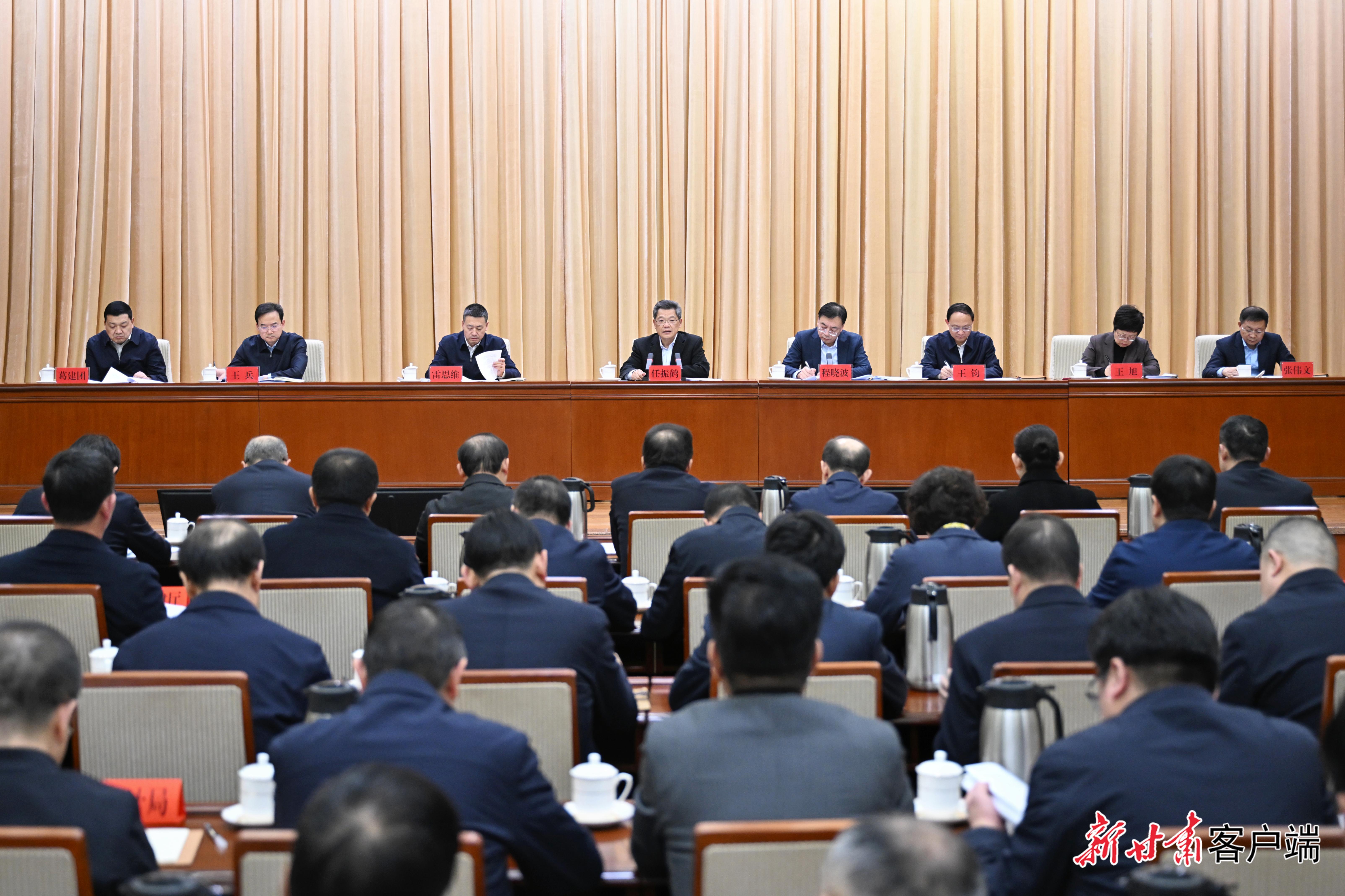 任振鶴在中央第十四巡視組巡視甘肅省情況反饋意見政府系統(tǒng)整改工作會(huì)議上強(qiáng)調(diào) 堅(jiān)定堅(jiān)決從嚴(yán)從實(shí)高質(zhì)高效做好巡視“后半篇文章” 以整改的實(shí)際行動(dòng)和過硬成果堅(jiān)決做到“兩個(gè)維護(hù)”