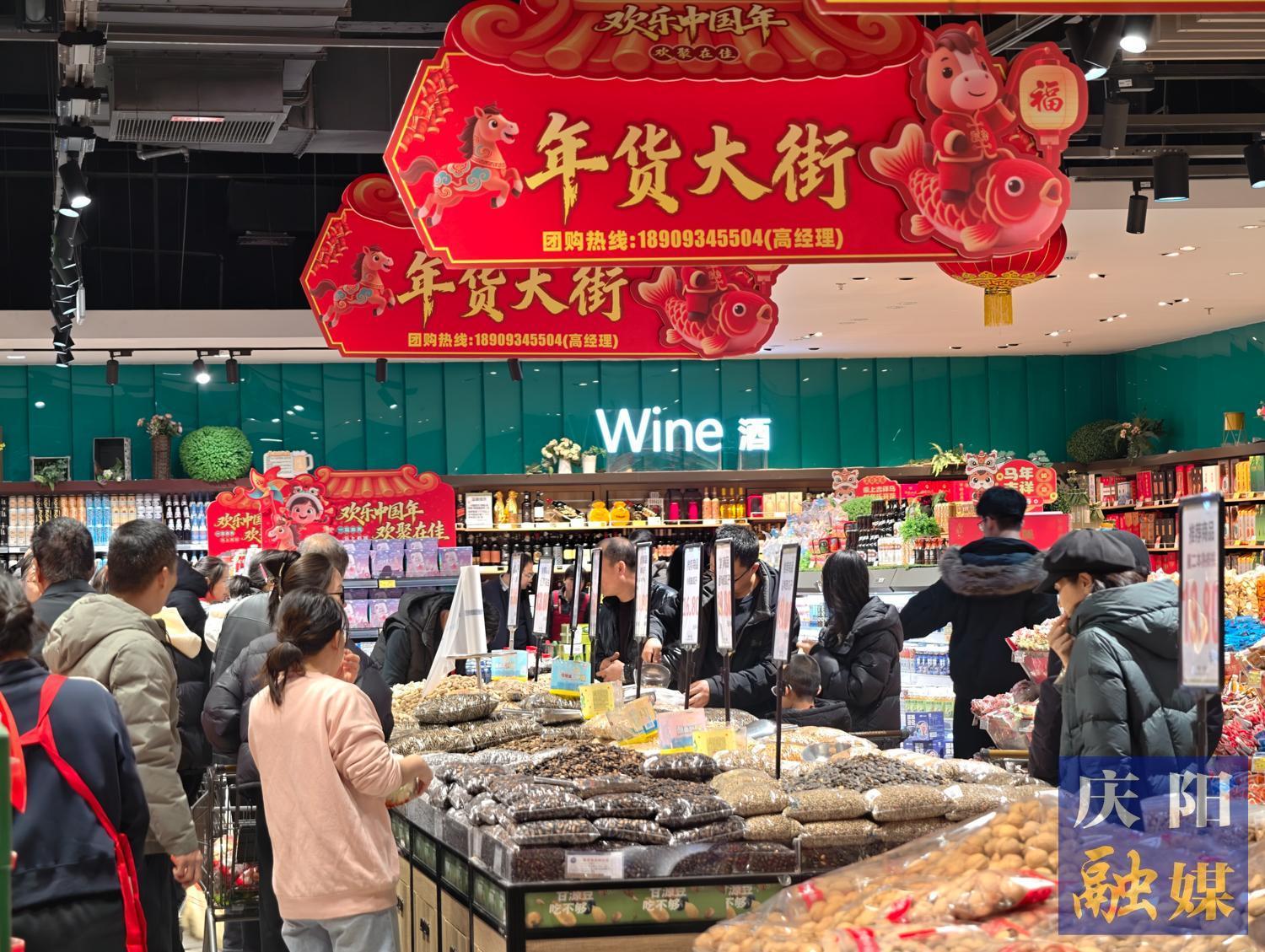 【攝影報道】西峰：集市煙火濃 年貨采購?fù)?>

                        <div   id=