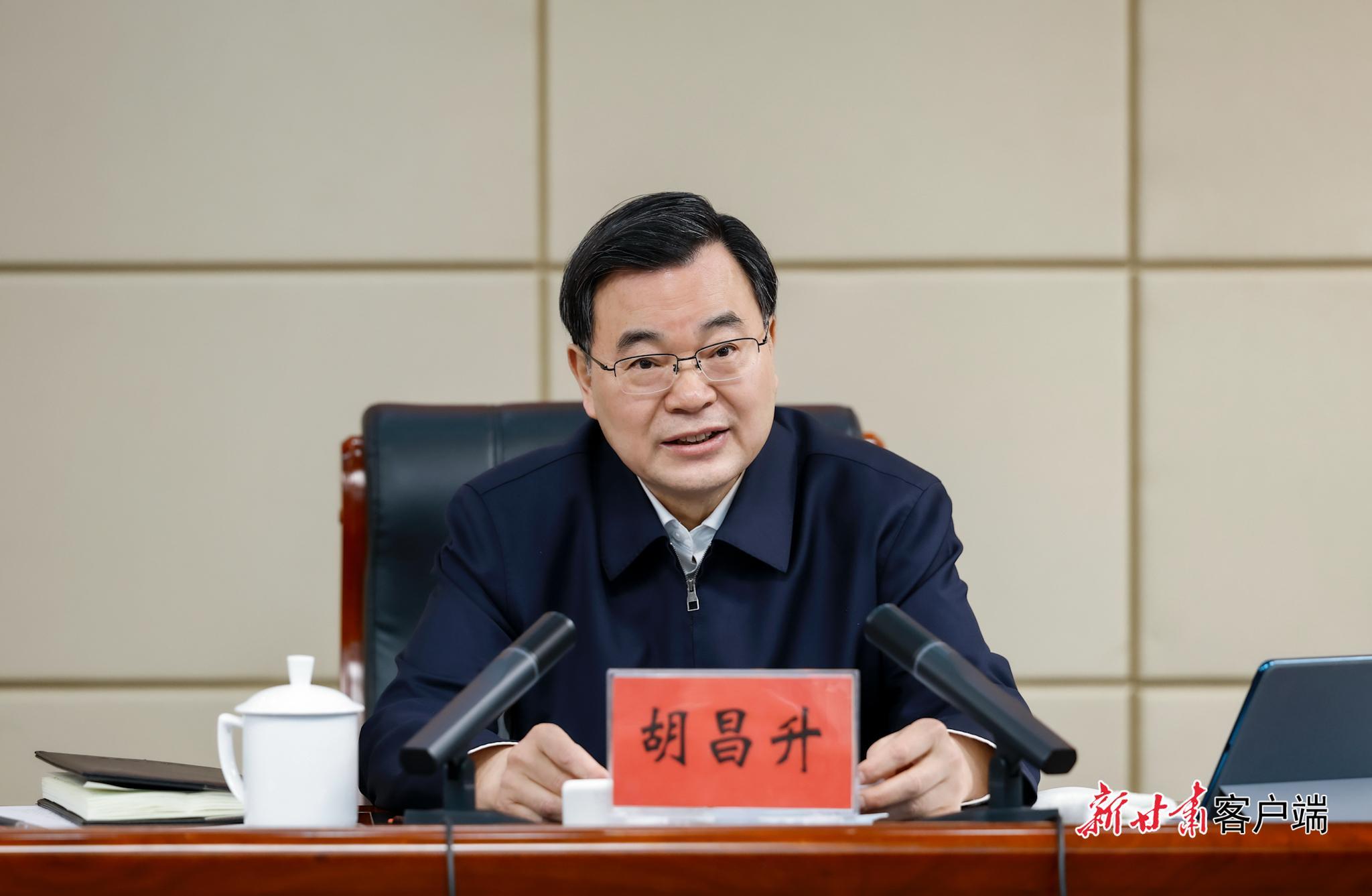 胡昌升在參加指導酒泉市委常委會2025年度民主生活會時強調 在篤信務實擔當自律上帶好頭作示范 齊心協(xié)力推動“十五五”開好局起好步