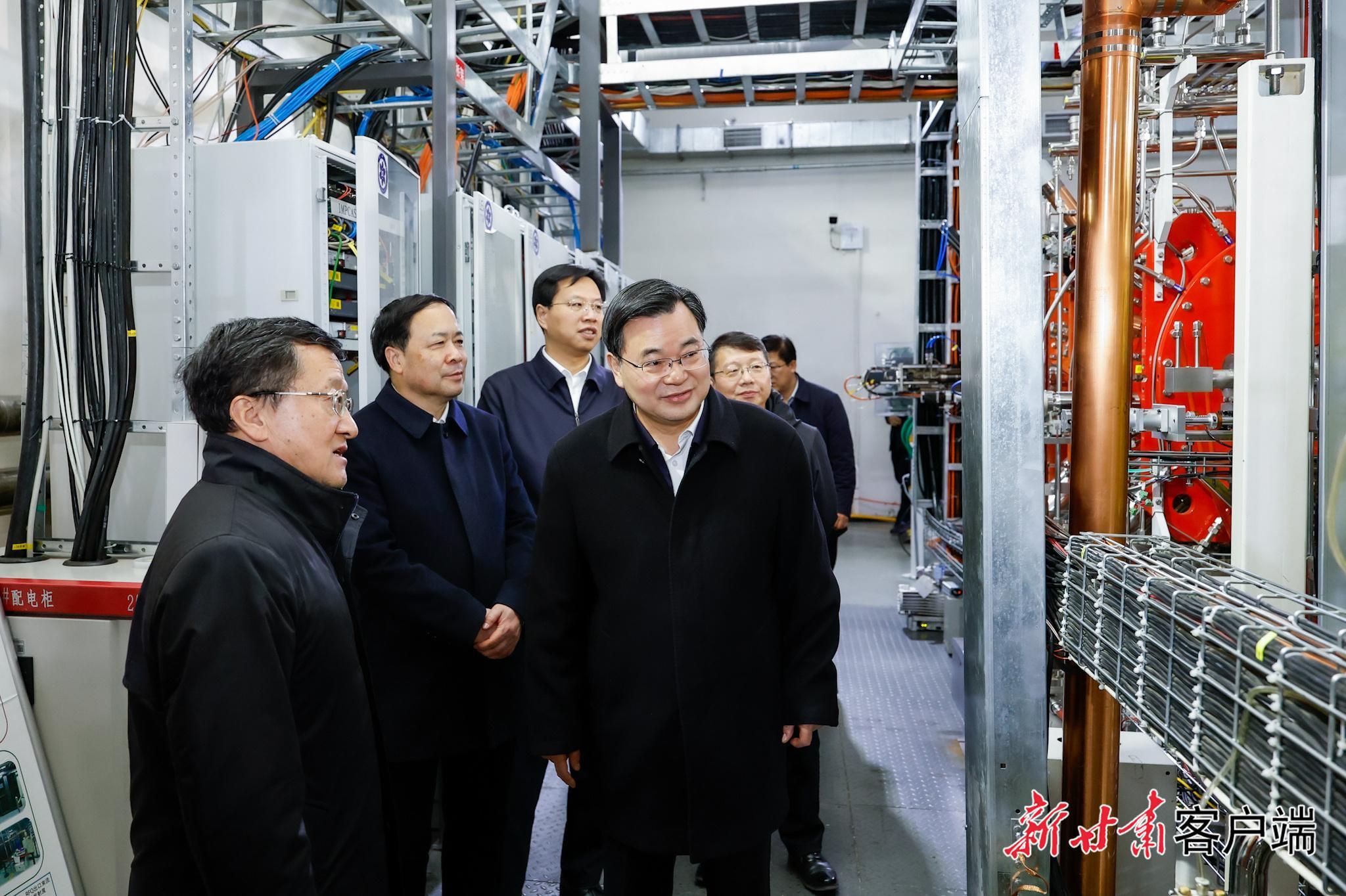 胡昌升看望慰問所聯(lián)系的院士專家并主持召開座談會 深化院地院校院企合作 攜手推進(jìn)創(chuàng)新型甘肅建設(shè)