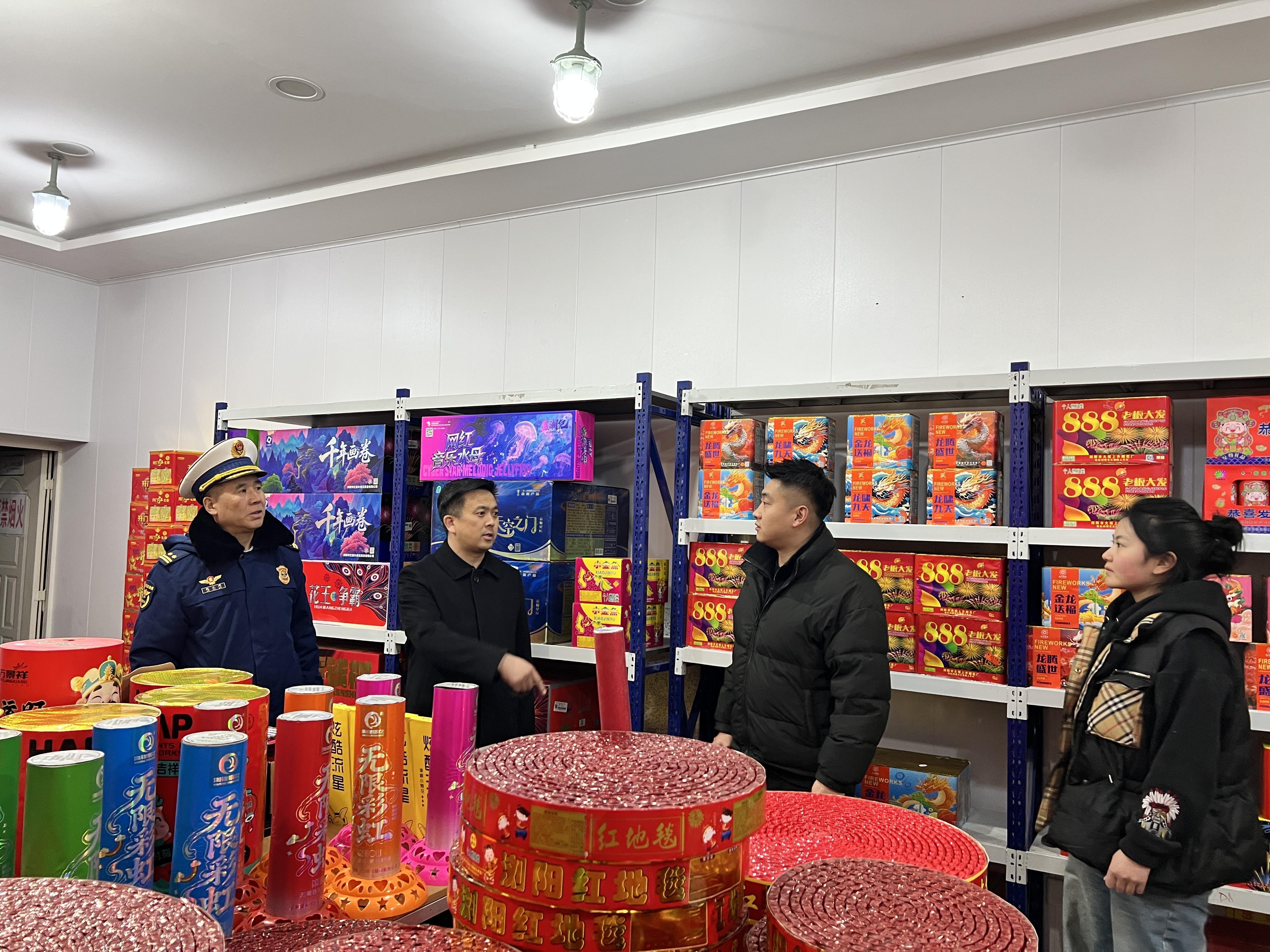 慶陽應(yīng)急消防聯(lián)合繼續(xù)開展煙花爆竹存儲銷售場所安全排查工作