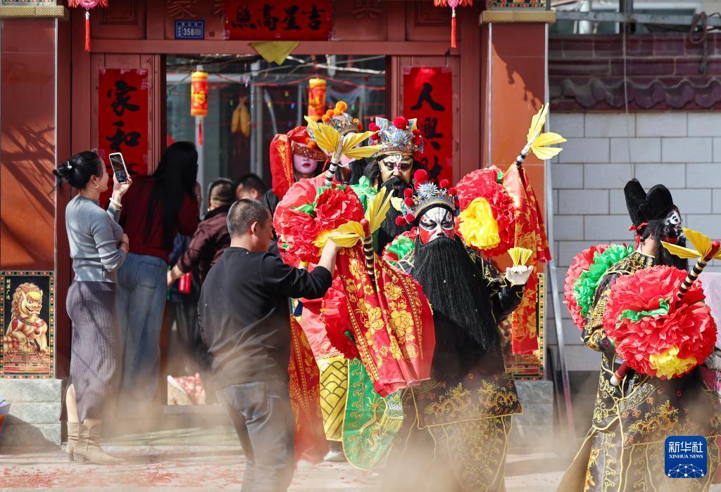 甘肅靜寧：黃土高坡鬧社火