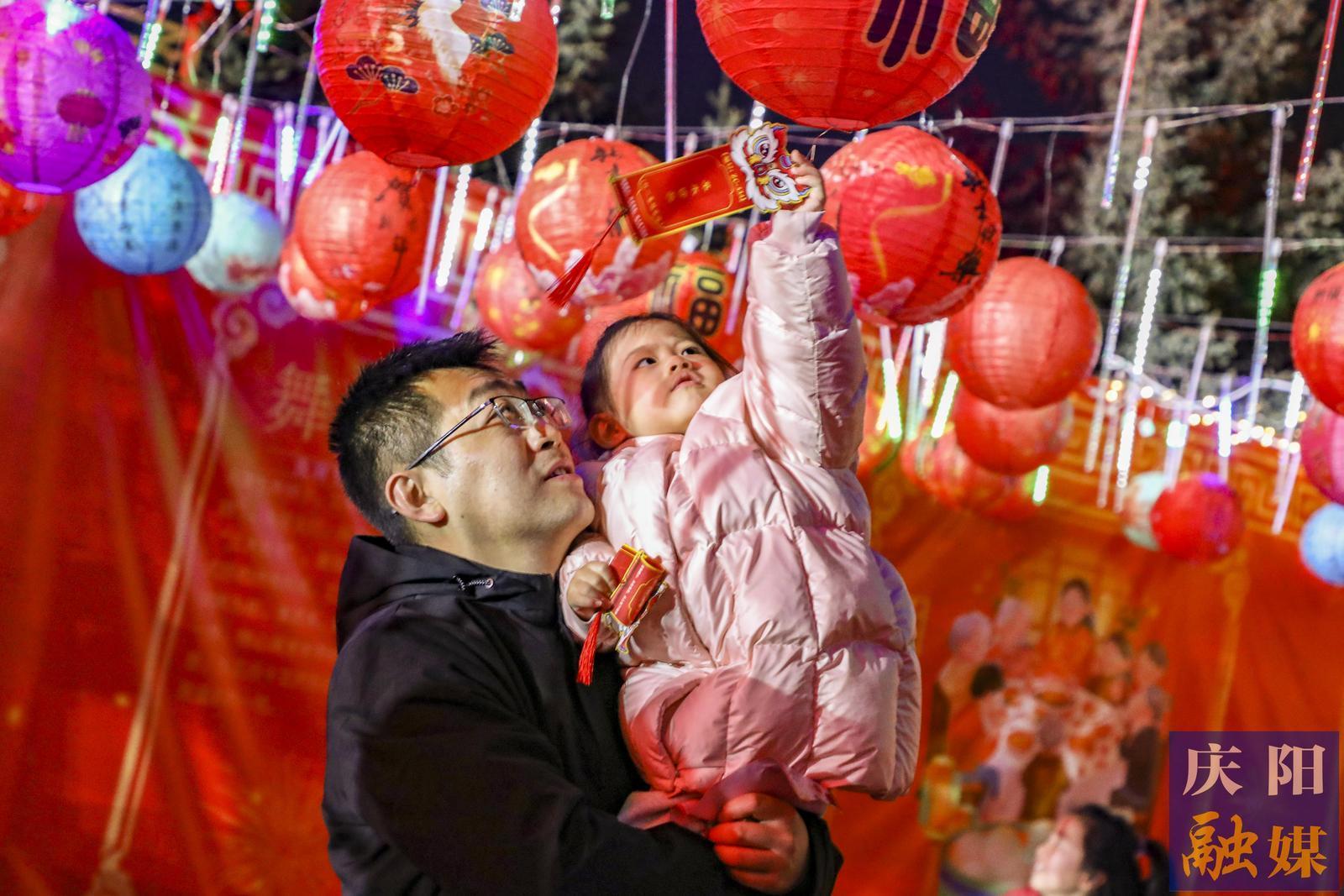 【攝影報道】“金馬迎春賀新歲·張燈結(jié)彩慶元宵”2026年慶陽市元宵節(jié)燈謎競猜活動舉行